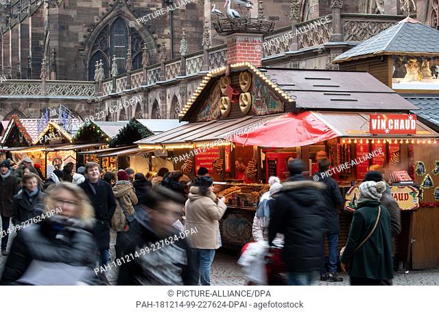 14 December 2018, France (France), Straßburg: People go through the Christmas market. Two days after the terrorist attack in Strasbourg with three dead