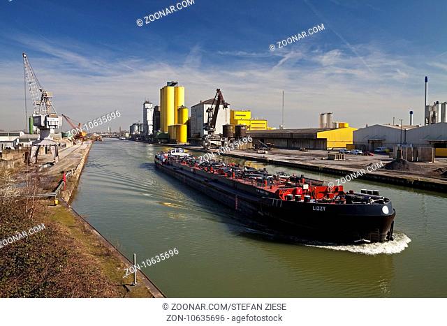 Frachtschiff auf dem Datteln-Hamm-Kanal im Stadthafen, Hamm, Ruhrgebiet, Nordrhein-Westfalen, Deutschland, Europa