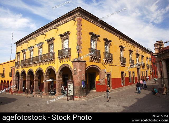 People in front of the colonial buildings with balconies at the city center, San Miguel de Allende, Guanajuato State, Mexico, Central America
