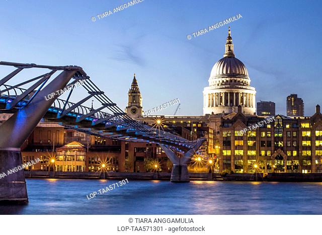 England, London, City of London. A view from Bankside towards St Paul's cathedral dome
