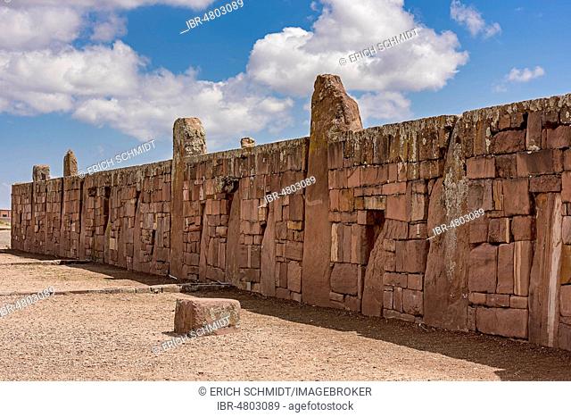 Outer wall of the Kalasasaya temple (place of the standing stones) from the pre-Inca period, Tihuanaku, Tiawanacu, Tiahuanaco, UNESCO world cultural heritage