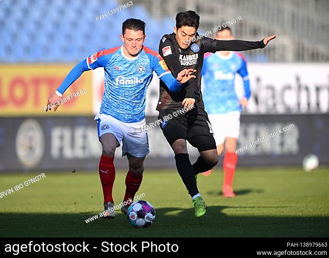 duels, duel Kyong-Rok Choi (KSC) / r. versus Fabian Reese (Kiel) / l. GES / Football / 2. Bundesliga: Holstein Kiel - Karlsruher Sport-Club, February 17