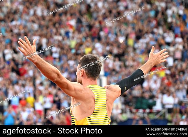 16 August 2022, Bavaria, Munich: Athletics: European Championships, Olympic Stadium, Men, Decathlon, Javelin, Niklas Kaul (Germany) cheers after the competition