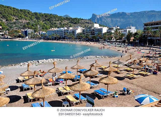 Port de Soller, strand, badestrand, Mallorca, puerto de soller, hafen, spanien, balearen, meer, mittelmeer, küste, küste, tourismus, urlaub, sonnenschirme