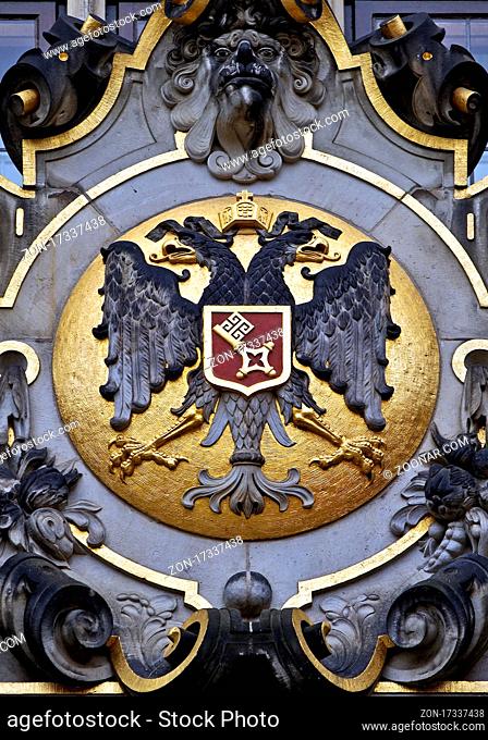 Schuetting, Haus der Bremer Kaufmannschaft, Wappen der Kaufleute mit doppelkoepfigem Reichsadler mit Krone, Bremen, Deutschland, Europa
