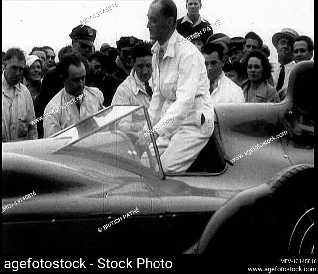 Sir Malcolm Campbell breaking the land speed record in his carBluebird V at Daytona Beach, FLorida, USA in 1933