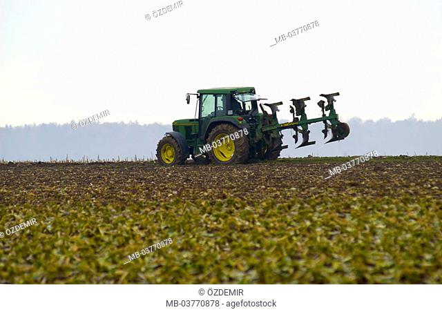 Field, tractor, on the side   Agriculture, economy, field, plows, processes, orders, farmer, farmers, occupation, work, field work, vehicle, earth