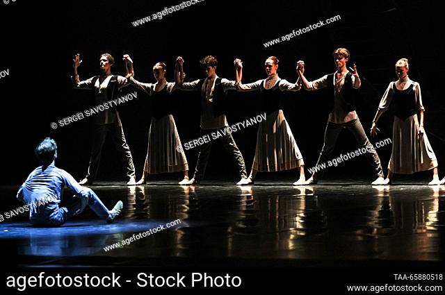 RUSSIA, MOSCOW - 18 DE DICIEMBRE DE 2023: Los bailarines de Ballet realizan en una escena del ballet de Mi Jerusalén durante una noche del coreógrafo ruso Boris...