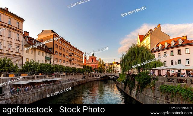 A picture of the Ljubljanica river and the Pre?eren Square at sunset