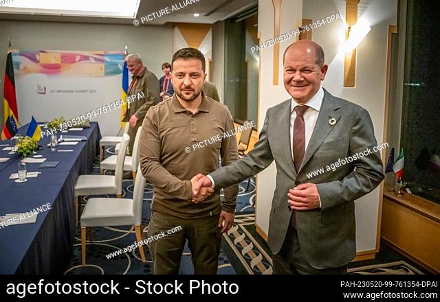 dpatop - 20 May 2023, Japan, Hiroshima: German Chancellor Olaf Scholz (SPD) bids farewell to Volodymyr Selenskyj President of Ukraine at the Prince Hotel on the...