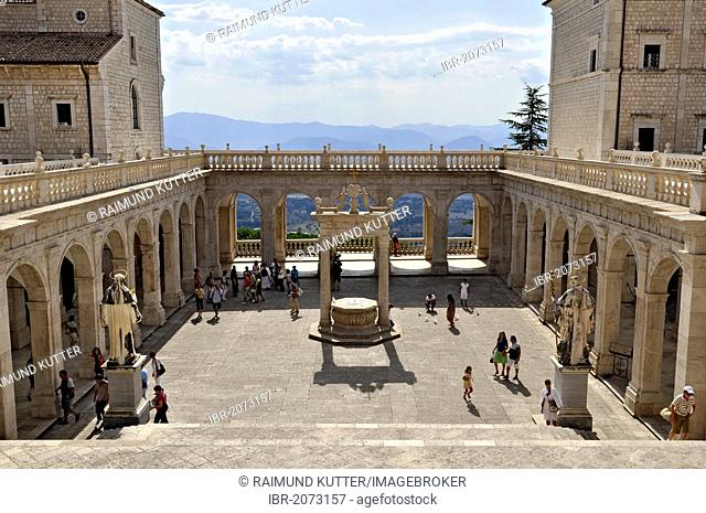 Cloister of Bramante with cistern and statues of St. Benedict and St. Scholastica, Benedictine abbey of Montecassino, Monte Cassino, Cassino, Lazio, Italy