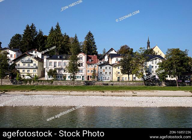 Ortsansicht an der Isar mit Franziskanerkloster, Bad Toelz, Oberbayern, Bayern, Deutschland, Europa