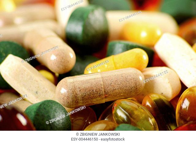 Composition with dietary supplement capsules and tablets. Spirulina