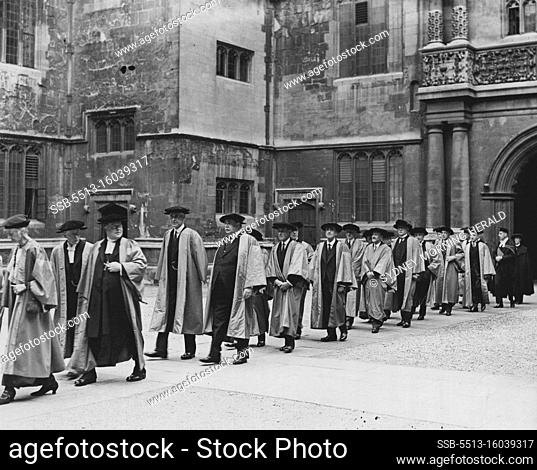 Encaenia At Oxford -- The procession to the Sheldonian Theatre, Oxford, for the ceremony of conferring Degrees. July 30, 1934