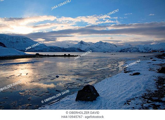 Bellvik, mountains, Europe, Kaldfjorden, scenery, landscape, nature, Norway, snow, Scandinavia, Skulsfjorden, Tromsö, winter, ice, sea ice, light, mood