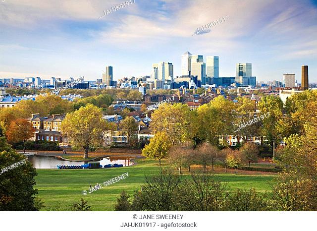 England, London, Greenwhich, Royal Greenwich Park and Canary Wharf in Autumn