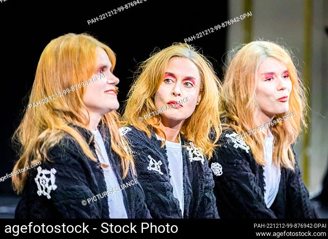 12 December 2022, Berlin: Fritzi Haberlandt (l-r), Susanne Wolff and Linn Reusse appear at the photo rehearsal for the premiere of Elfriede Jelinek's new play...
