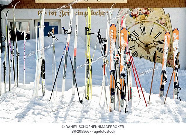Cross-country skis in front of Todtnauer Huette mountain inn, Black Forest, Baden-Wuerttemberg, Germany, Europe