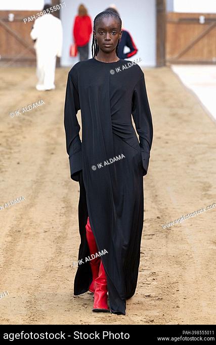 STELLA McCARTNEY Fall-Winter 2023-2024 Runway during Paris Fashion Week on March 2023 - Paris; France 06/03/2023. - Paris/Frankreich
