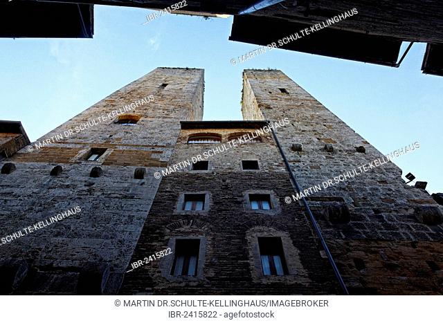 Main alley in the historic town centre, towers, San Gimignano, Via Francigena, Tuscany region, province of Siena, Italy, Europe
