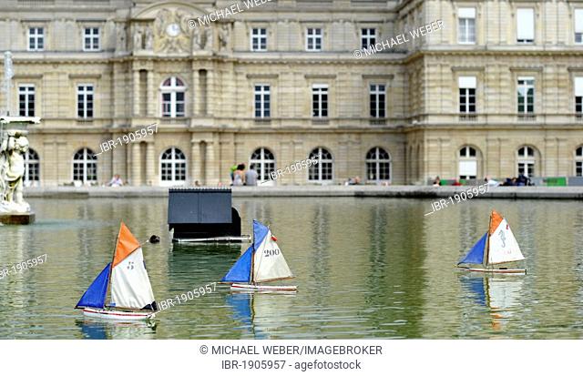 Miniature sailboats in front of Luxembourg Palace, Luxembourg Garden, Paris, France, Europe