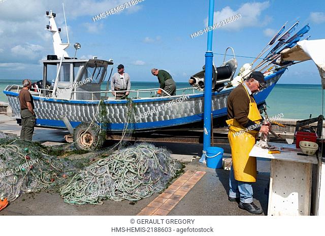 France, Seine Maritime, Pays de Caux, Cote d'Albatre, Varengeville sur Mer, fishermen, fishing back
