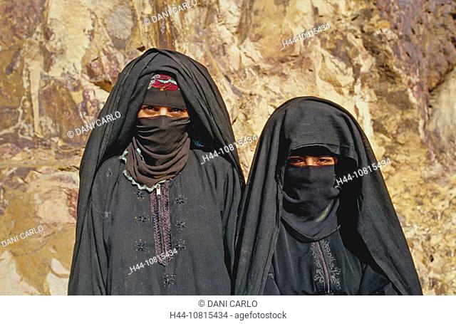 Shahara, 2.600m, veiled Girls, Northern Highlands, Yemen, Arabia, Orient, girls, tow, women, veiled, veil, portrait, I
