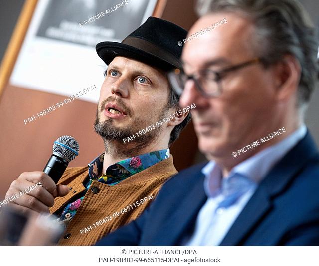 03 April 2019, Berlin: Michael Liebe (l), Head of Gamesweekberlin, speaks at the press conference for the international Gamesweekberlin 2019