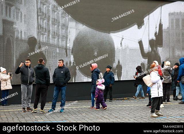 RUSSIA, MOSCOW - NOVEMBER 5, 2023: Visitors in an open-air museum in Red Square; the museum opened to mark the 82th anniversary of the historical 7 November...