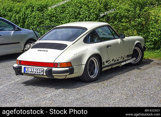 Old 1987 Porsche Carrera, Isny, Allgäu, Württemberg, Germany, Europe