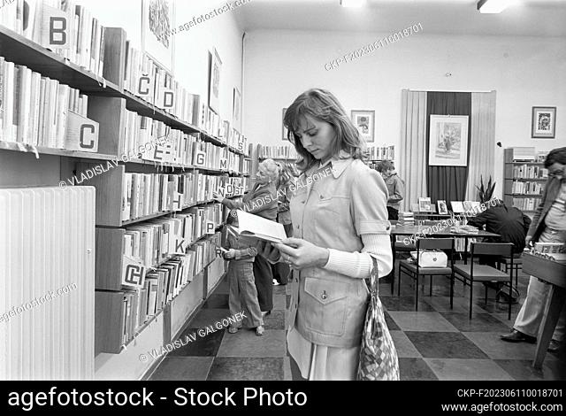 ***OCTOBER 31, 1975FILE PHOTO***Librarians offer best books for people all ages in Olomouc, Czechoslovakia, October 31, 1975