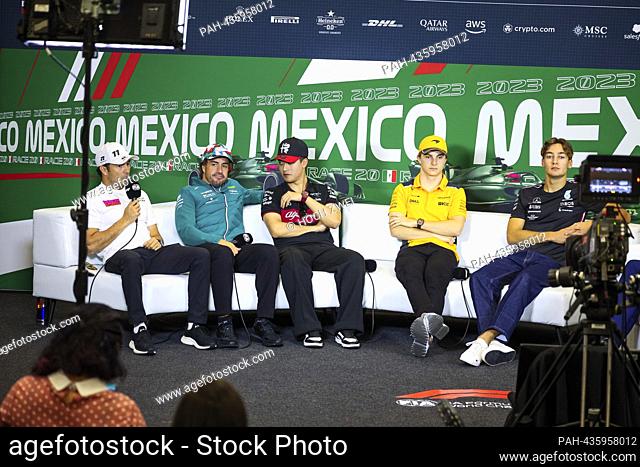 #11 Sergio Perez (MEX, Oracle Red Bull Racing), #14 Fernando Alonso (ESP, Aston Martin Aramco Cognizant F1 Team), #24 Guanyu Zhou (CHN