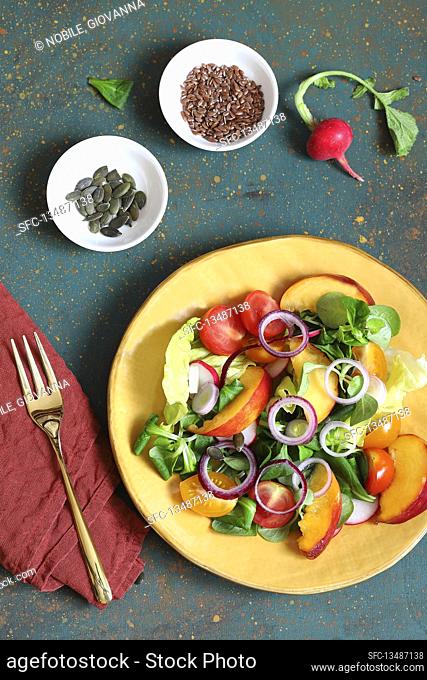Mixed salad with red onions and peaches