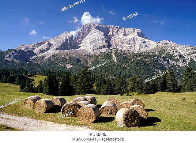 Europe, Italy, South Tirol, Pragser Dolomiten / Dolomiti di Braies (mountains), Plätzwiese, Hohe Gaisl, (mountain), 3146 m, hay bales