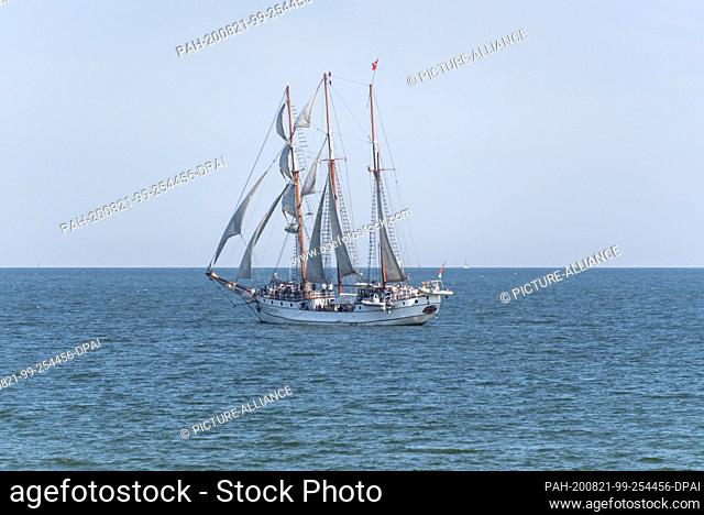 17 August 2020, Mecklenburg-Western Pomerania, Binz: The tall ship Loth Loriën sets course for the chalk cliffs on the island of Rügen