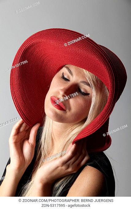 schöne Frau mit Hut