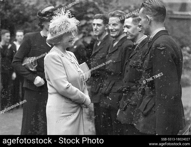 Visit of her Majesty the Queen to the King George and Queen Elizabeth Victoria League Club - The Queen to soldiers and sailors from all parts of the Empire in...