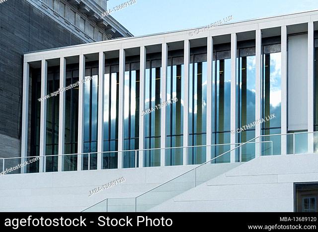 Berlin, Mitte, Museum Island, Pergamon Museum, James-Simon-Galerie, modern column facade by David Chipperfield