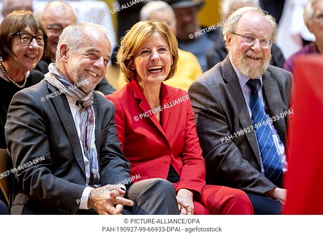 27 September 2019, Berlin: Klaus Jensen (SPD, l), husband of Malu Dreyer, Malu Dreyer, provisional SPD chairwoman and prime minister of Rhineland-Palatinate