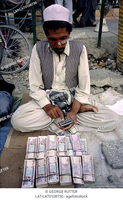 The unit of currency in Afghanistan is the Afghani which is pegged to the US American dollar. Money changers operate in the streets of the city