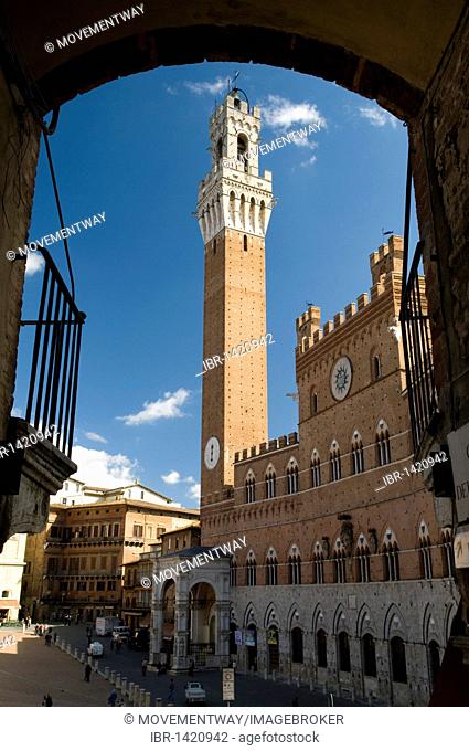 Palazzo Pubblico un Torre del Mangia on Piazza del Campo, Siena, Unesco World Heritage Site, Tuscany, Italy, Europe