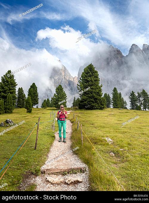 Young woman, hiker on a hiking trail, in the back Sass Rigais, Parco Naturale Puez Odle, South Tyrol, Italy, Europe