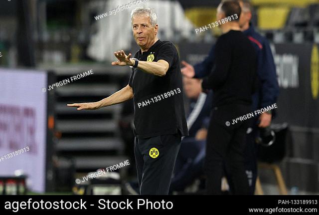 firo 1.Bundesliga: June 17th, 2020 BVB Borussia Dortmund - FSV Mainz 2: 0 Lucien Favre, gesture Photo: Jvºrgen Fromme / firosportphoto / POOL | usage worldwide