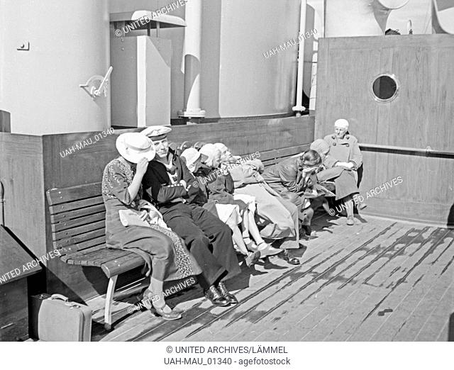 Ein geschützter Winkel an Bord der ""M.S. Preußen"" für Mädchen, Frauen, Seekranke und kuschelnde Matrosen, die mit dem Seedienst Ostpreußen eine Schiffsreise...