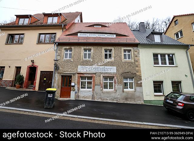 02 February 2021, Saxony, Leisnig: The faded inscription points to the former wool and haberdashery shop Carl Günther. On the street ""Schloßberg"" there are...