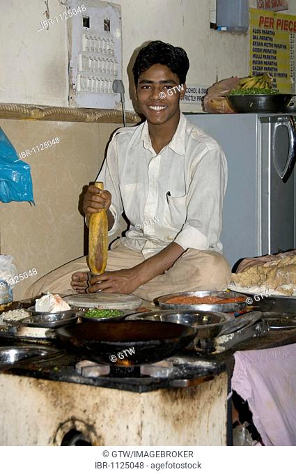 Indian man preparing food, Chandni Chowk Bazar, Old Delhi, India