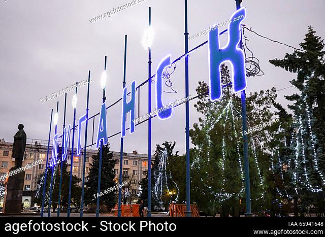 RUSSIA, LUGANSK - DECEMBER 20, 2023: A sign reading ""Lugansk"" glows in Teatralnaya Square. Alexander Reka/TASS