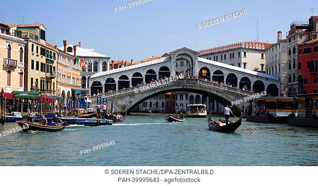 Gondolas and tourist boats travel on Canal Grande near the Rialto Bridge in Venice, Italy, 3 May 2013. Photo: Soeren Stache | usage worldwide