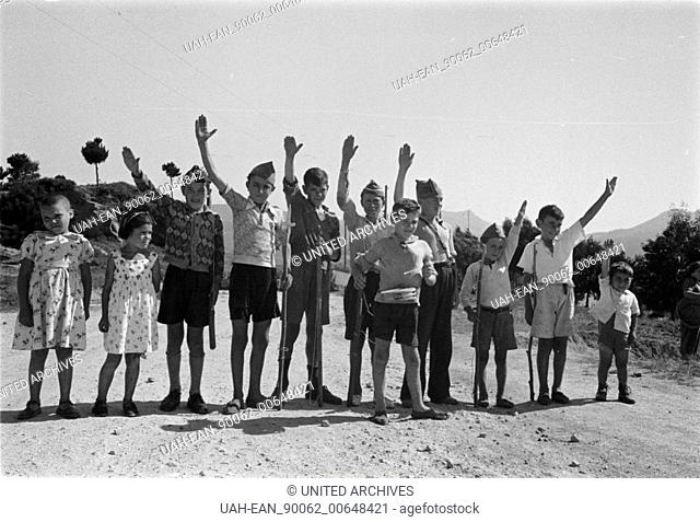 Spanish Civil War - Spain in 1937 - Nationalist youth during the Spanish Civil War (1936-1939). Nationalistenjugend im Spanischen Bürgerkrieg, Spanien