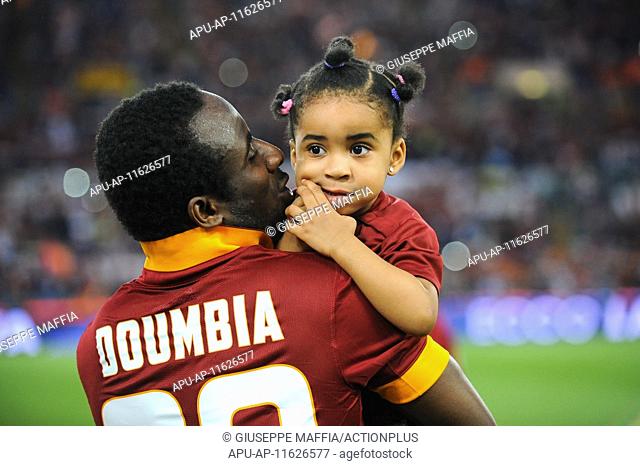 2015 Serie A Football Roma v Palermo May 31st. 31.05.2015. Rome, Italy. Serie A Football. Roma versus Palermo. Seydou Doumbia (Rom) with his daughter